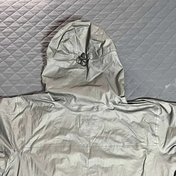 Patagonia Torrentshell H2No Rain JacketMen’s Medium Waterproof Hooded – Gray